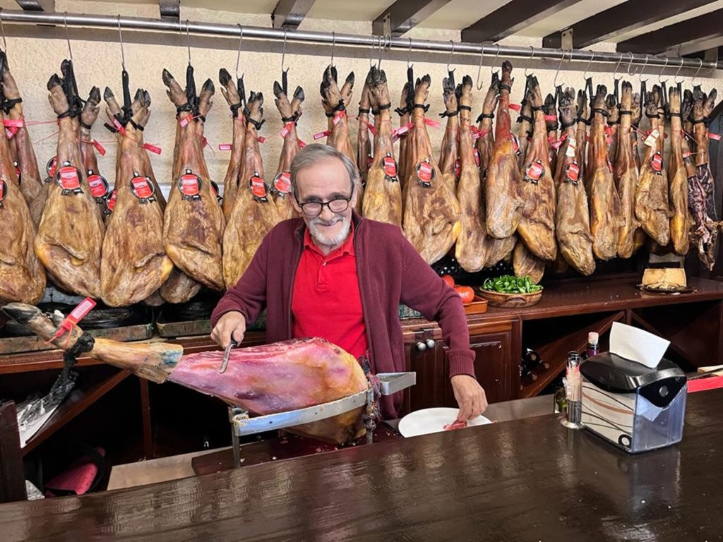 Fallece Roberto, propietario del mítico restaurante de Santa Cruz Mesón Castellano