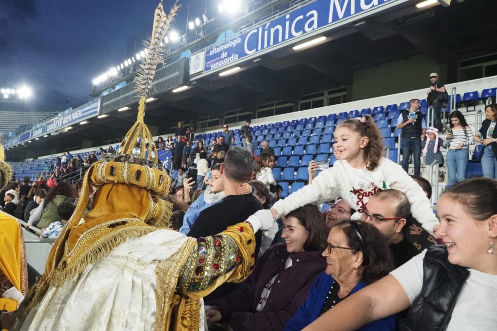 Estalla la ilusión en el Heliodoro con la llegada de los Reyes Magos