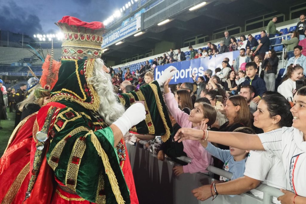 Estalla la ilusión en el Heliodoro con la llegada de los Reyes Magos