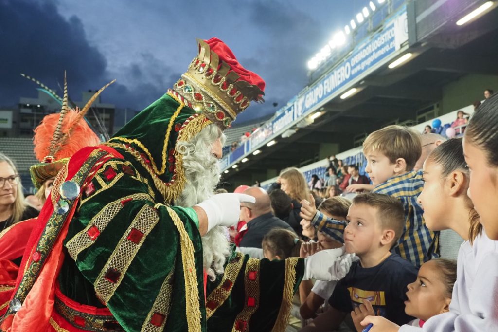 Estalla la ilusión en el Heliodoro con la llegada de los Reyes Magos