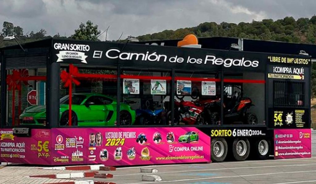 Un Porsche, una Ducati, viajes a Nueva York y París: así es el camión de los regalos que ha ganado un tinerfeño