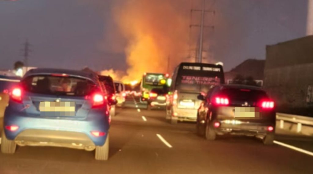 Conductores en la TF-1, impactados por el incendio en Arona