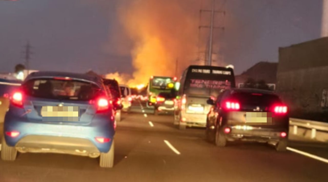 Conductores en la TF-1, impactados por el incendio en Arona