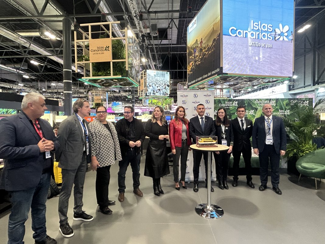 Fred. Olsen Express presenta en FITUR su nuevo miniferri para excursiones turísticas