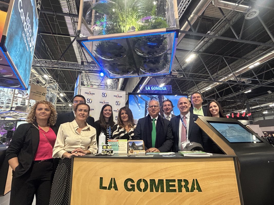Autoridades de La Gomera y Fred. Olsen Express se reúnen en Fitur con motivo de su 50 aniversario