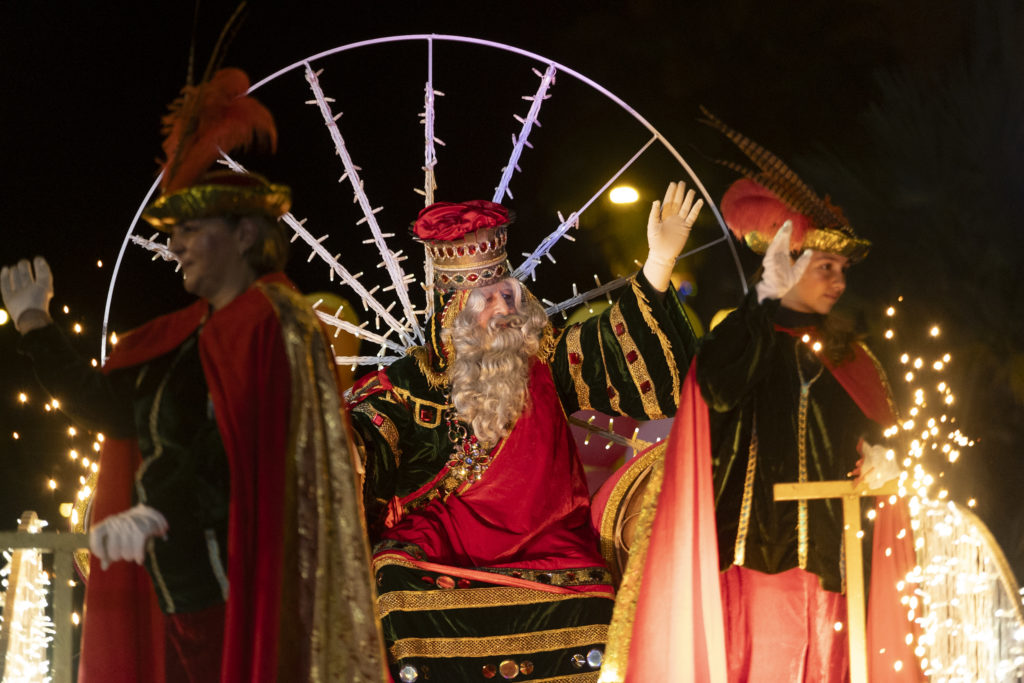 Los Reyes Magos de Oriente recorrieron las principales calles de la ciudad en una Cabalgata repleta de color, fantasía y luz. 