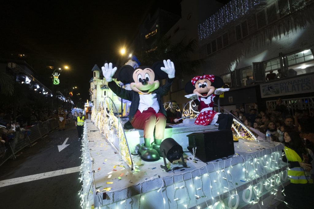 Los Reyes Magos de Oriente recorrieron las principales calles de la ciudad en una Cabalgata repleta de color, fantasía y luz. 