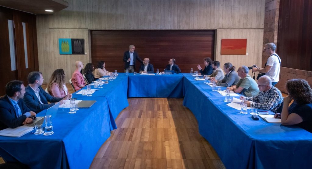 Imagen de la reunión celebrada ayer en la Presidencia de Gobierno. Gobcan