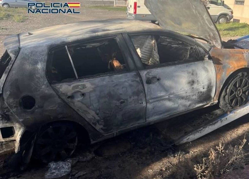 Le quema el coche a su exjefa en Canarias porque le "debía dinero"
