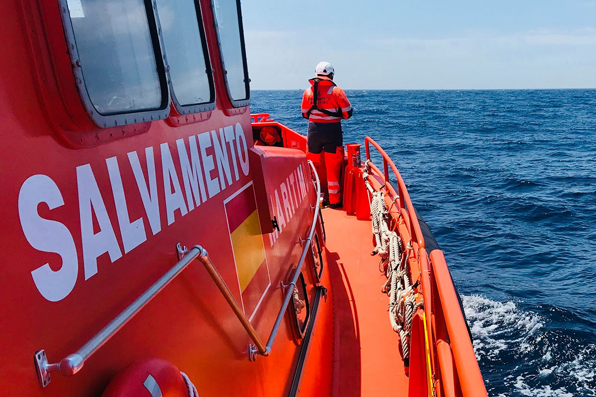 Buscan a dos personas desaparecidas en la costa canaria