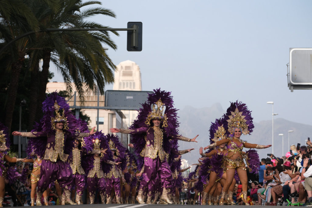 El Coso Apoteosis del Carnaval de Santa Cruz recorre las avenidas Francisco La Roche y Marítima. Fran Pallero