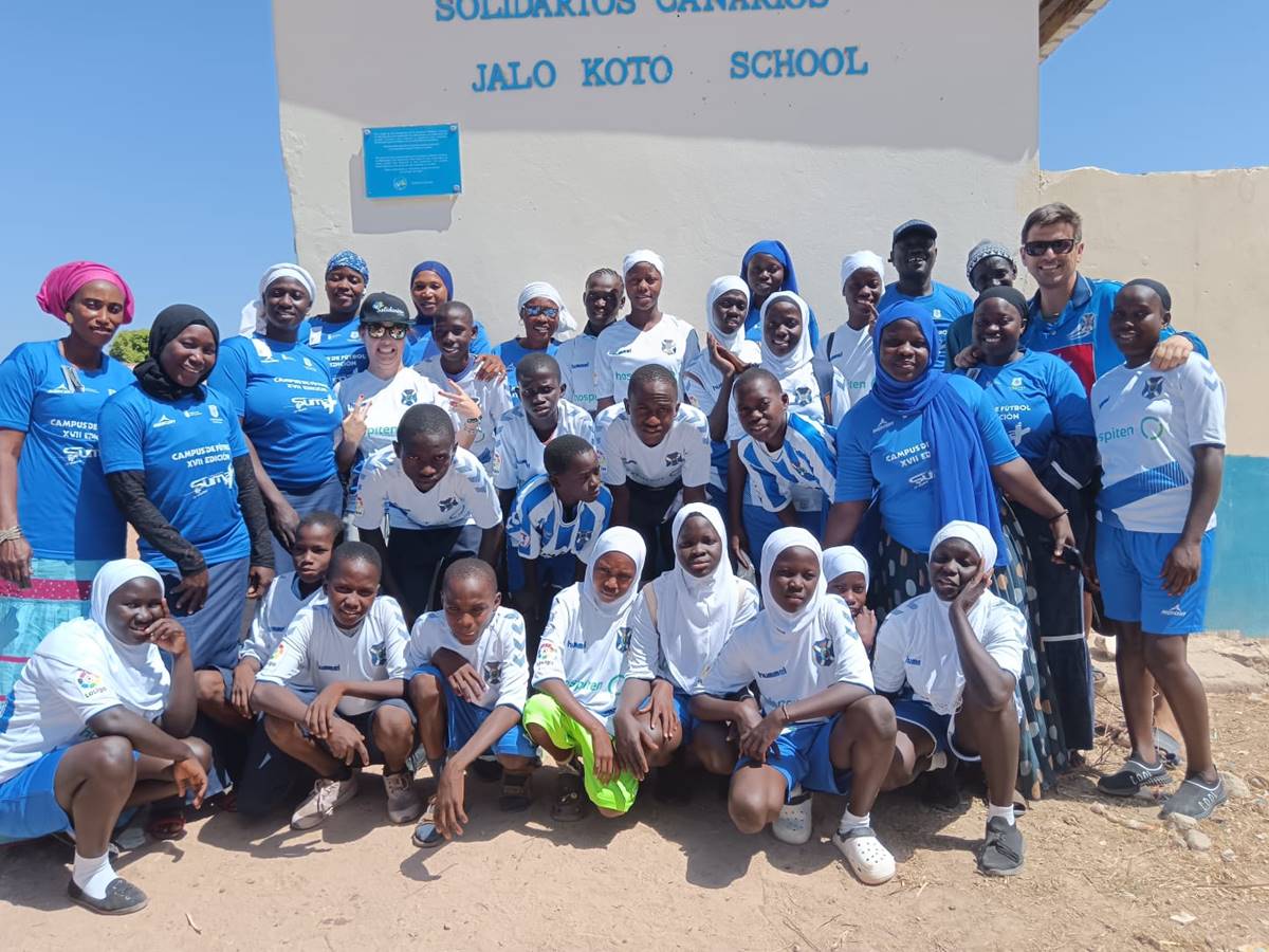La solidaridad blanquiazul llega a Jalo Koto de la mano de Solidarios Canarios