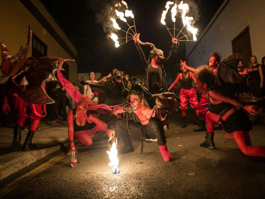 Las Burras, un singular carnaval de calor, color y fuego. DA