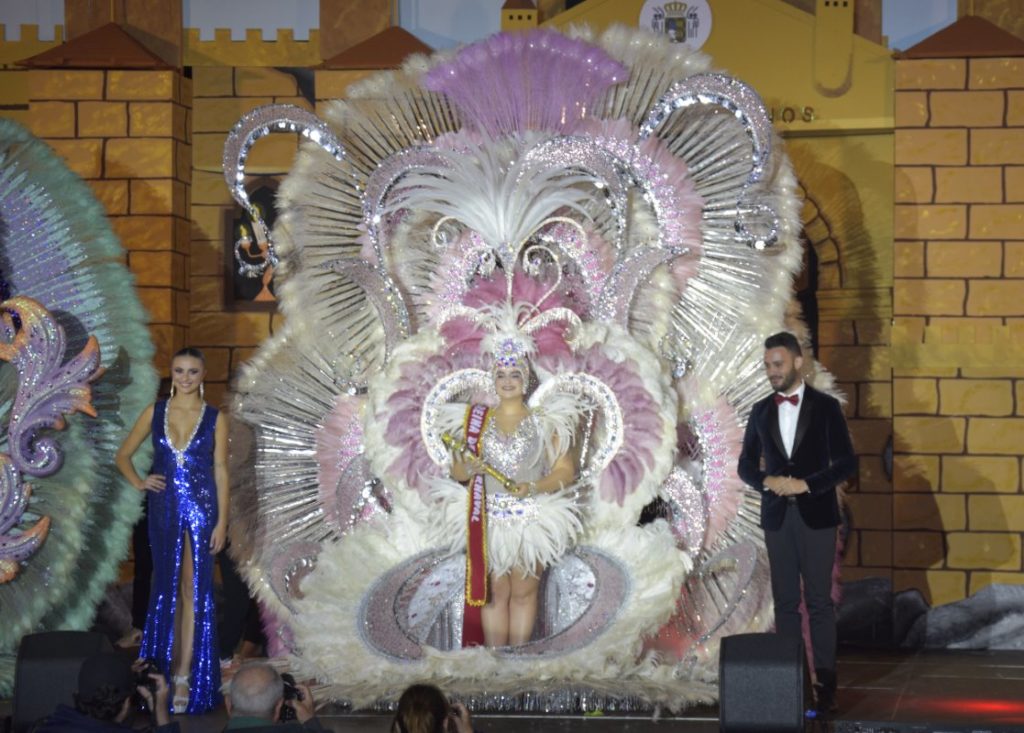 Araceli Martín se corona como la reina del Carnaval 2024 de Icod de los Vinos