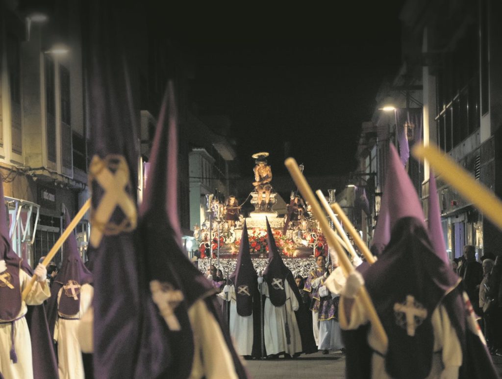 Fe y tradición en el Jueves Santo con las procesiones y visitas a los monumentos