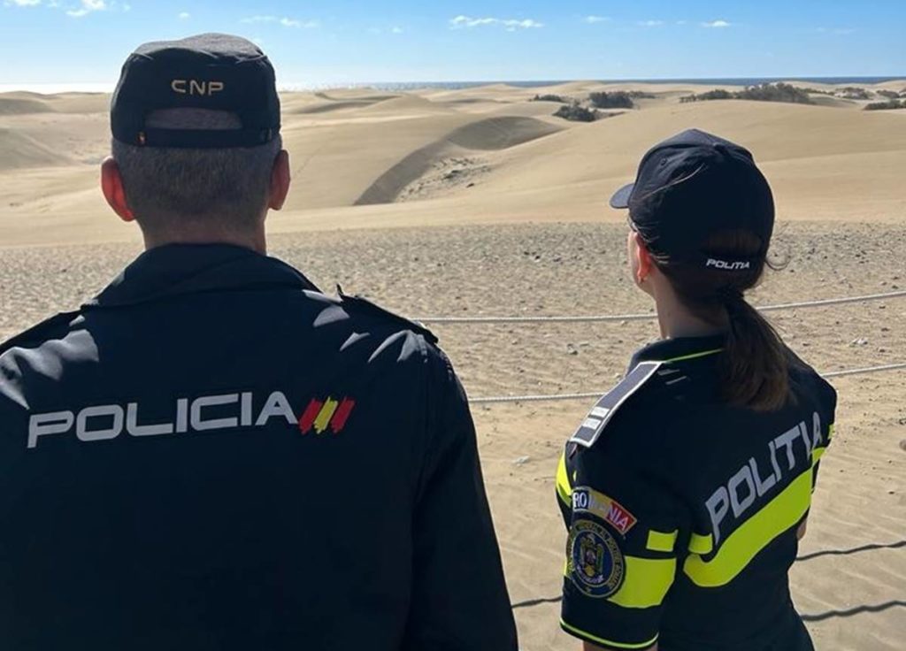 ¿Por qué hay policía rumana en una playa de Canarias?