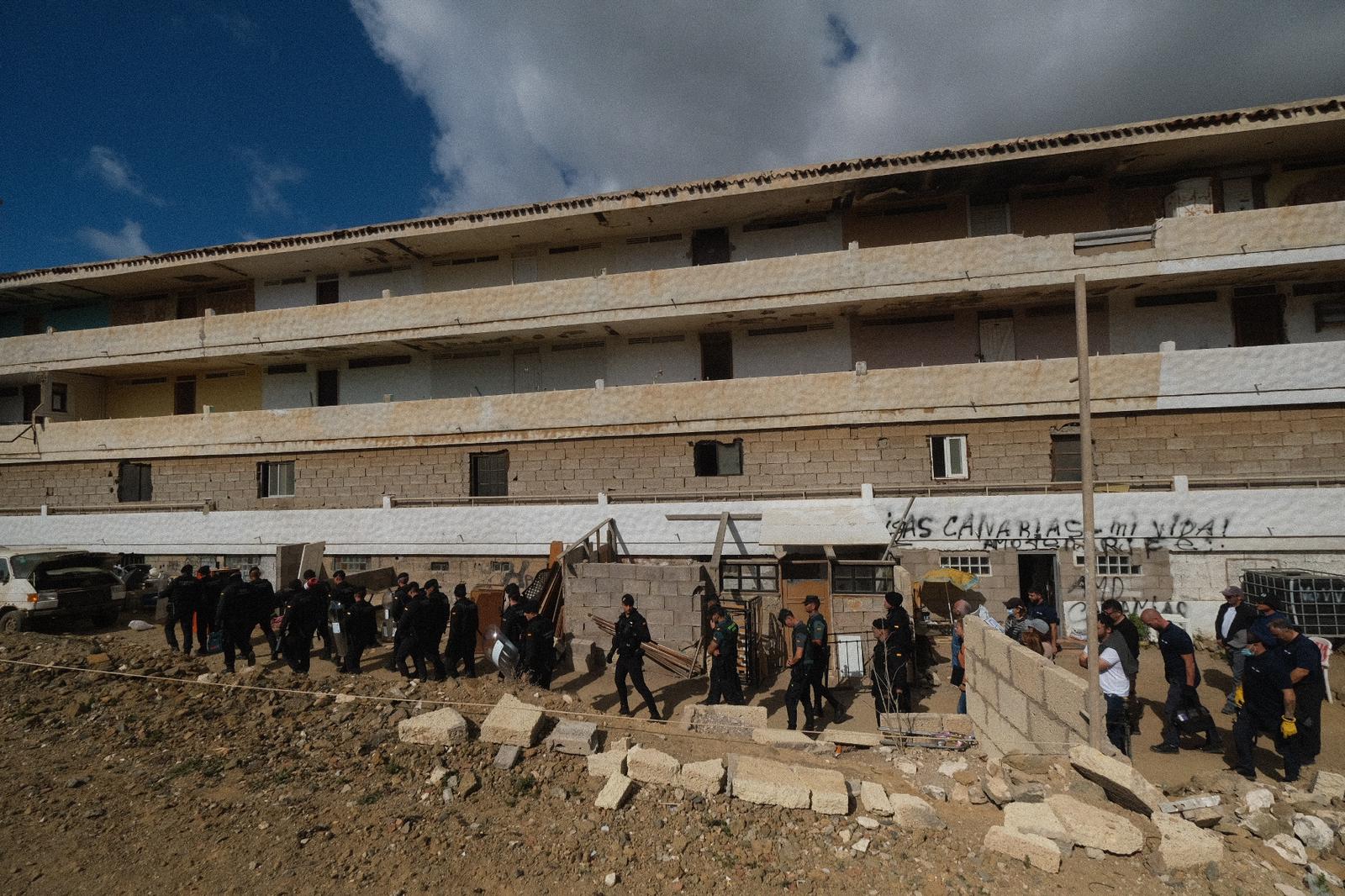 Las familias del edificio Chasna abandonan el complejo sin una alternativa habitacional