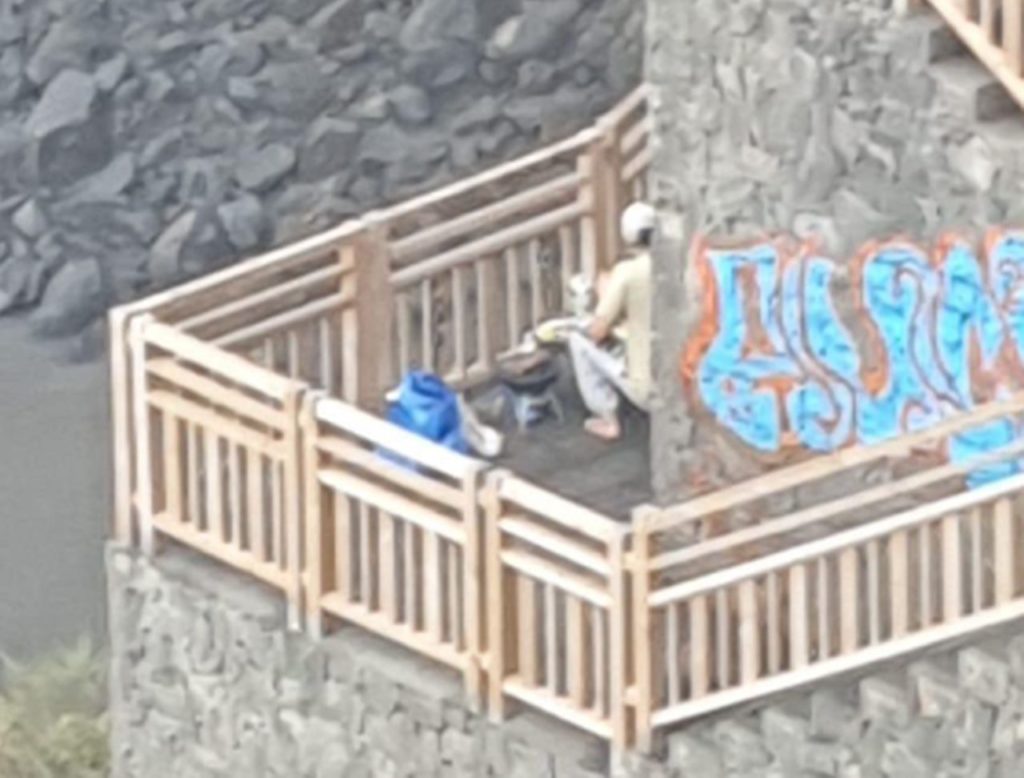 Se salta las normas en una playa cerrada de Tenerife