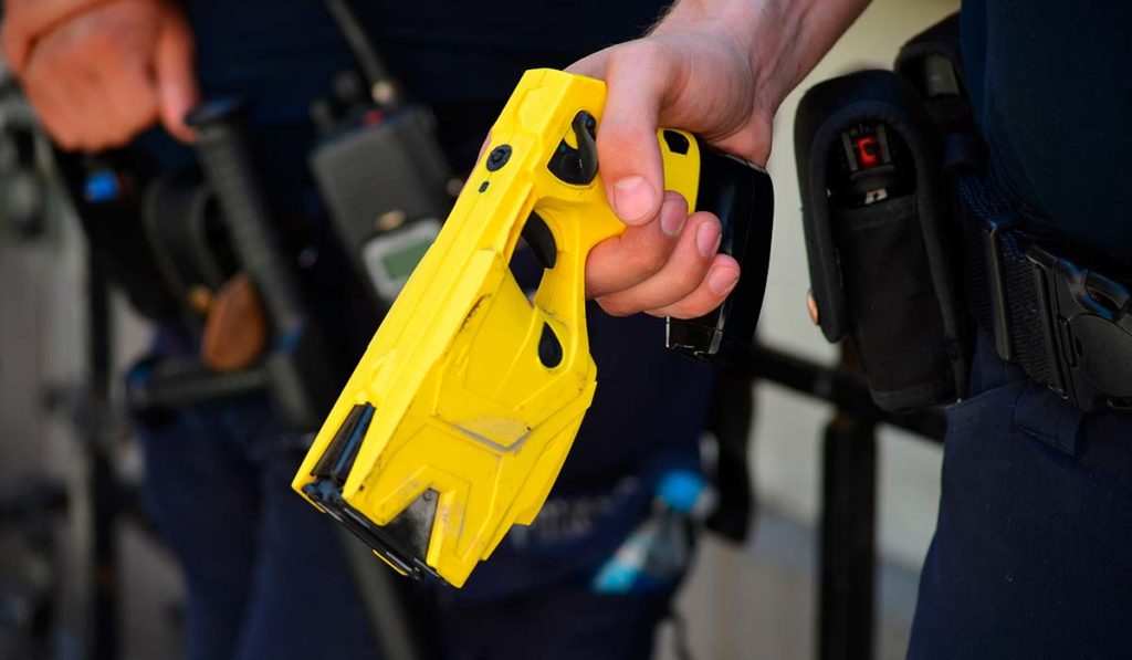 La Policía de Santa Cruz de Tenerife tendrá pistolas ‘taser’ con cámara personal