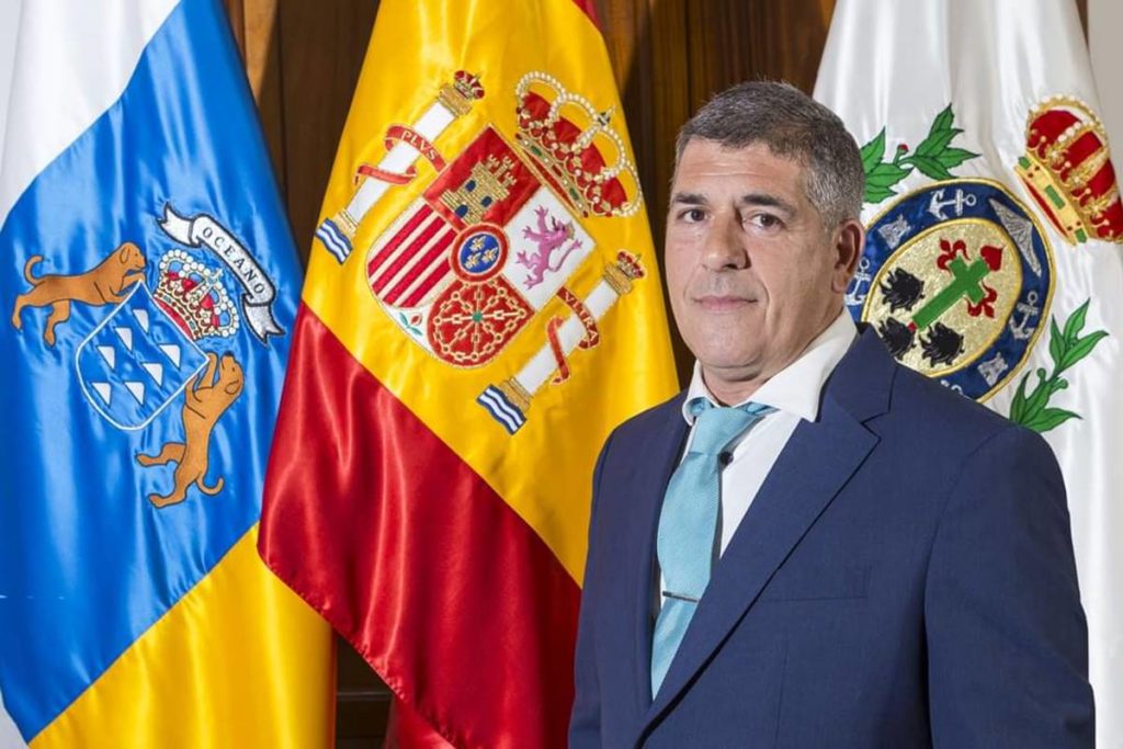 Hermoso (VOX) presenta la solicitud de baja como concejal en el Ayuntamiento de Santa Cruz y se inscribe en el grupo mixto