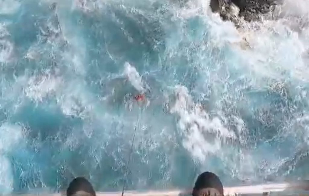 Labores de rescate del GES en el Puerto de la Cruz. 1-1-2