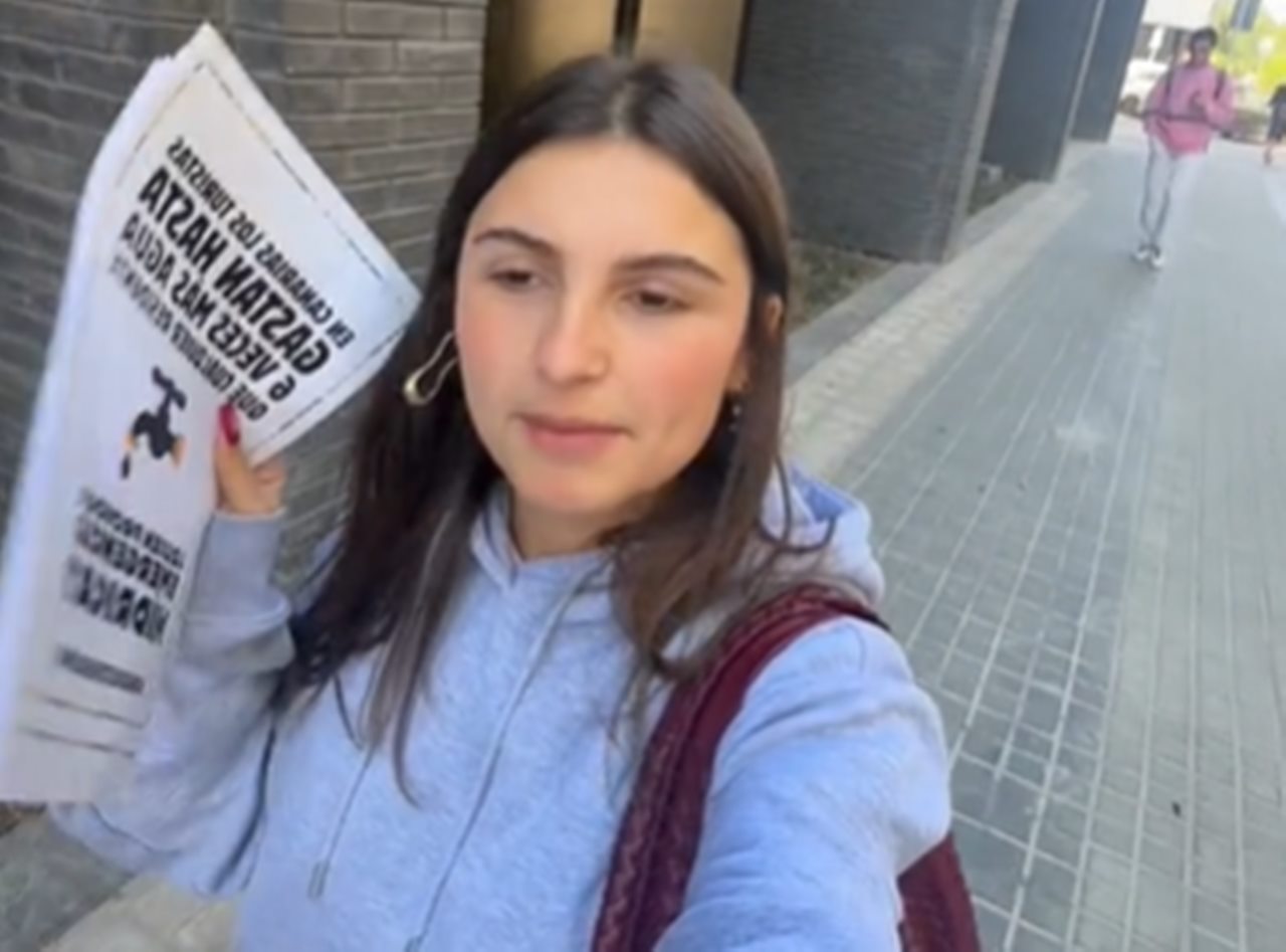 La canaria que llenó Barcelona de carteles de la manifestación del 20A