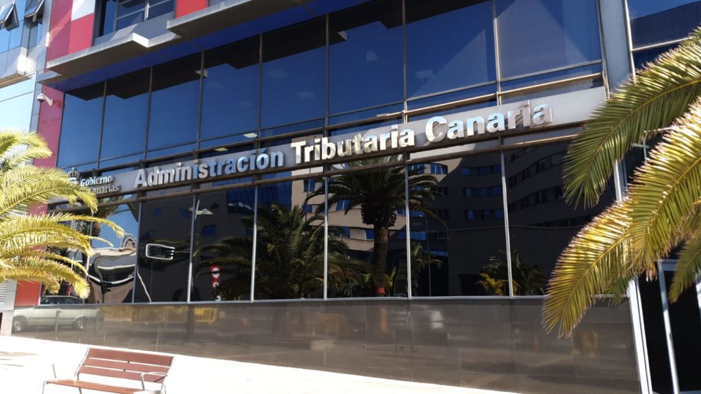 Obligan a funcionarios en prácticas de la Agencia Tributaria tinerfeños a viajar a Gran Canaria para seguir un curso