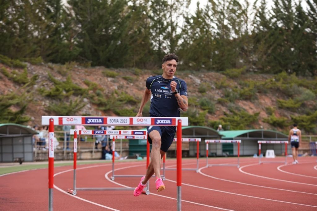 El tinerfeño David Delgado bate el récord de España de 400 metros vallas y cuarto en el ranking europeo