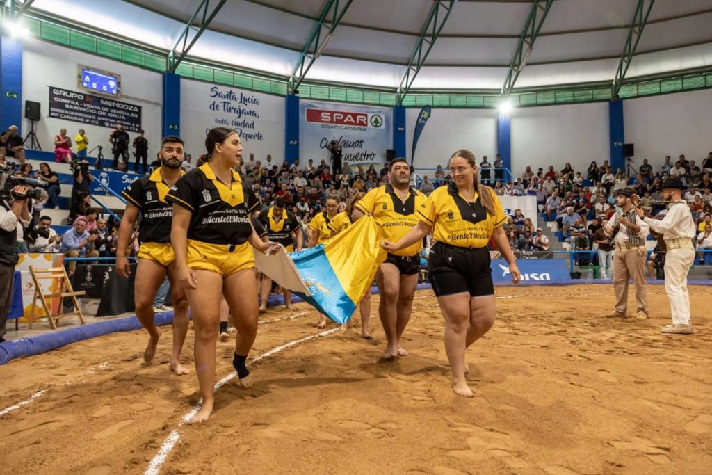Una ‘olimpiada’ regional de deportes autóctonos realza el Día de Canarias