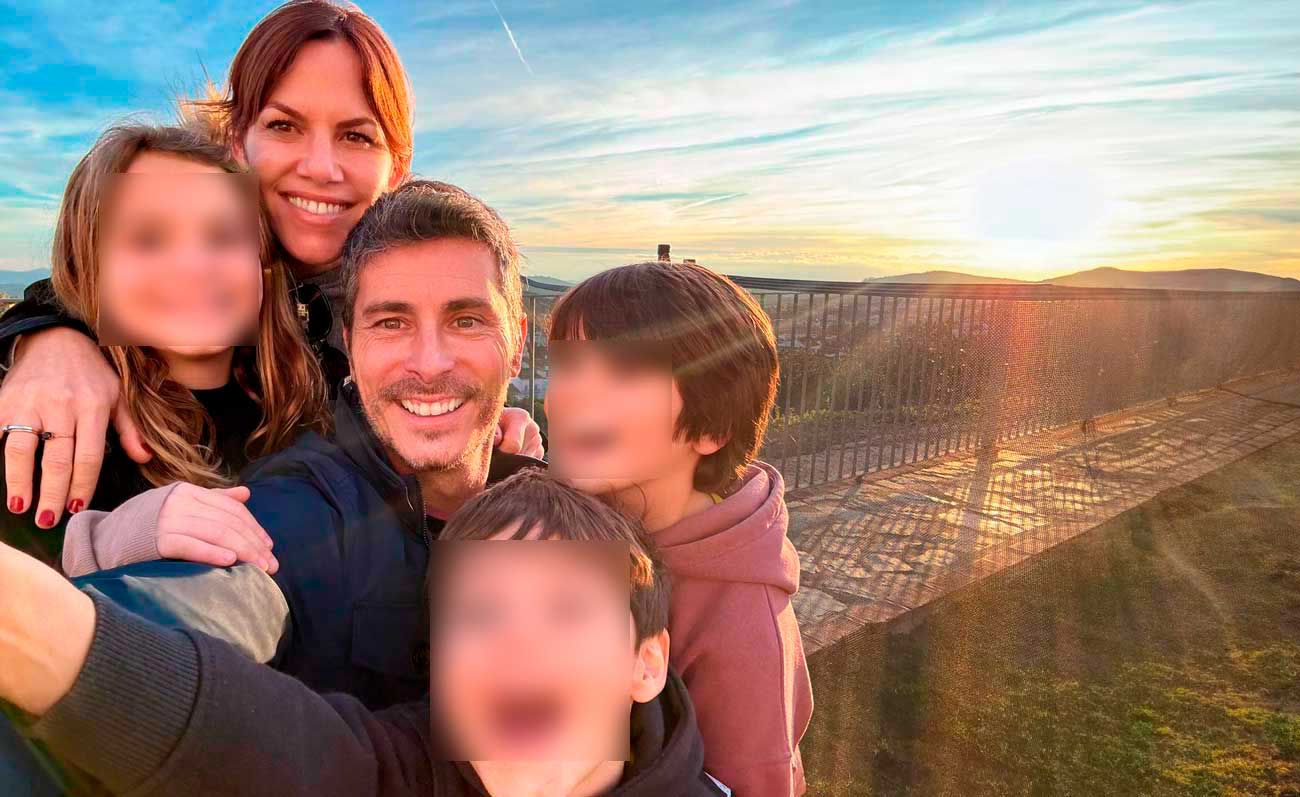 Nicolás Ortega, emprendedor de Tenerife, junto a su mujer Teresa Rodríguez y a sus tres hijos
