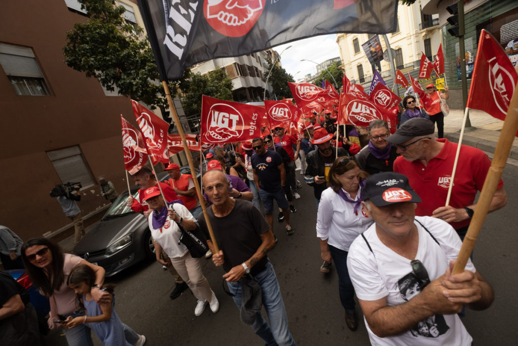 2.000 personas marchan en Canarias en defensa de pleno empleo, más salario y reducción de la jornada