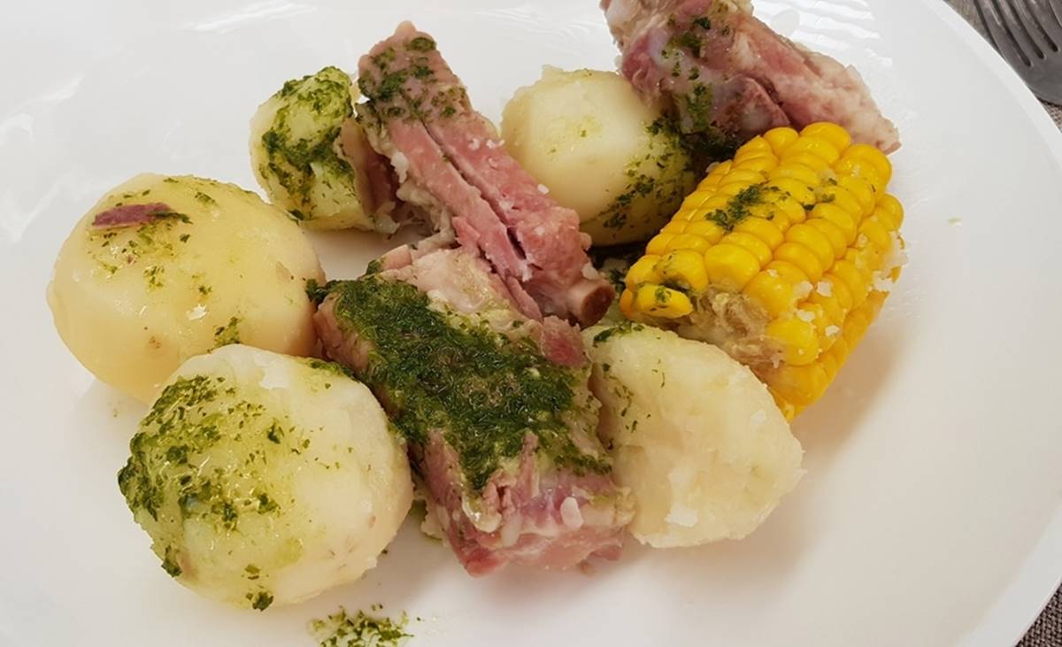 El restaurante más famoso de Tenerife: se consumen 500 kilos de papas a la semana y no hay chicharrero que no haya ido