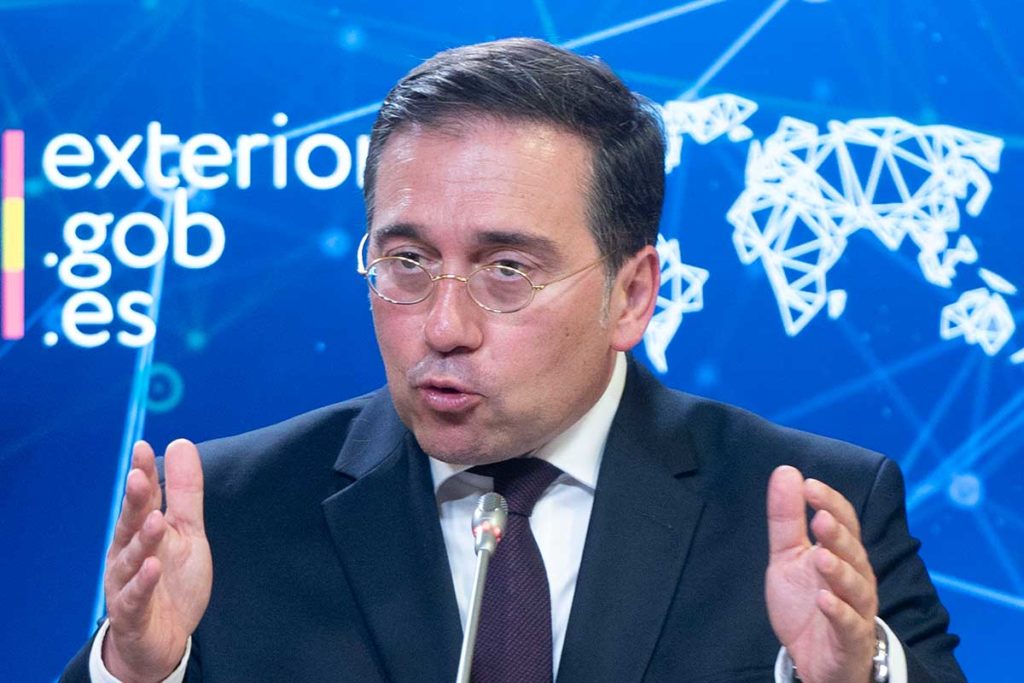 El Gobierno llama a consultas a su embajadora en Argentina y exige "disculpas" a Milei tras sus "insultos a España"