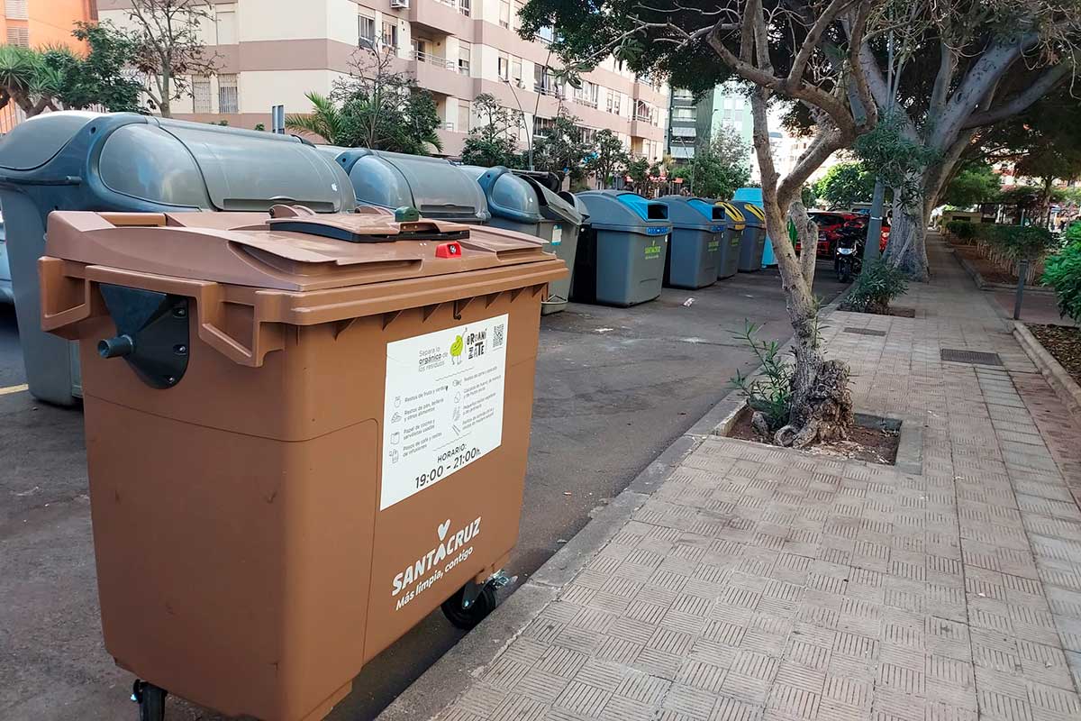 Multan con 2.000 euros al trabajador de un restaurante que dejó basura fuera del contenedor