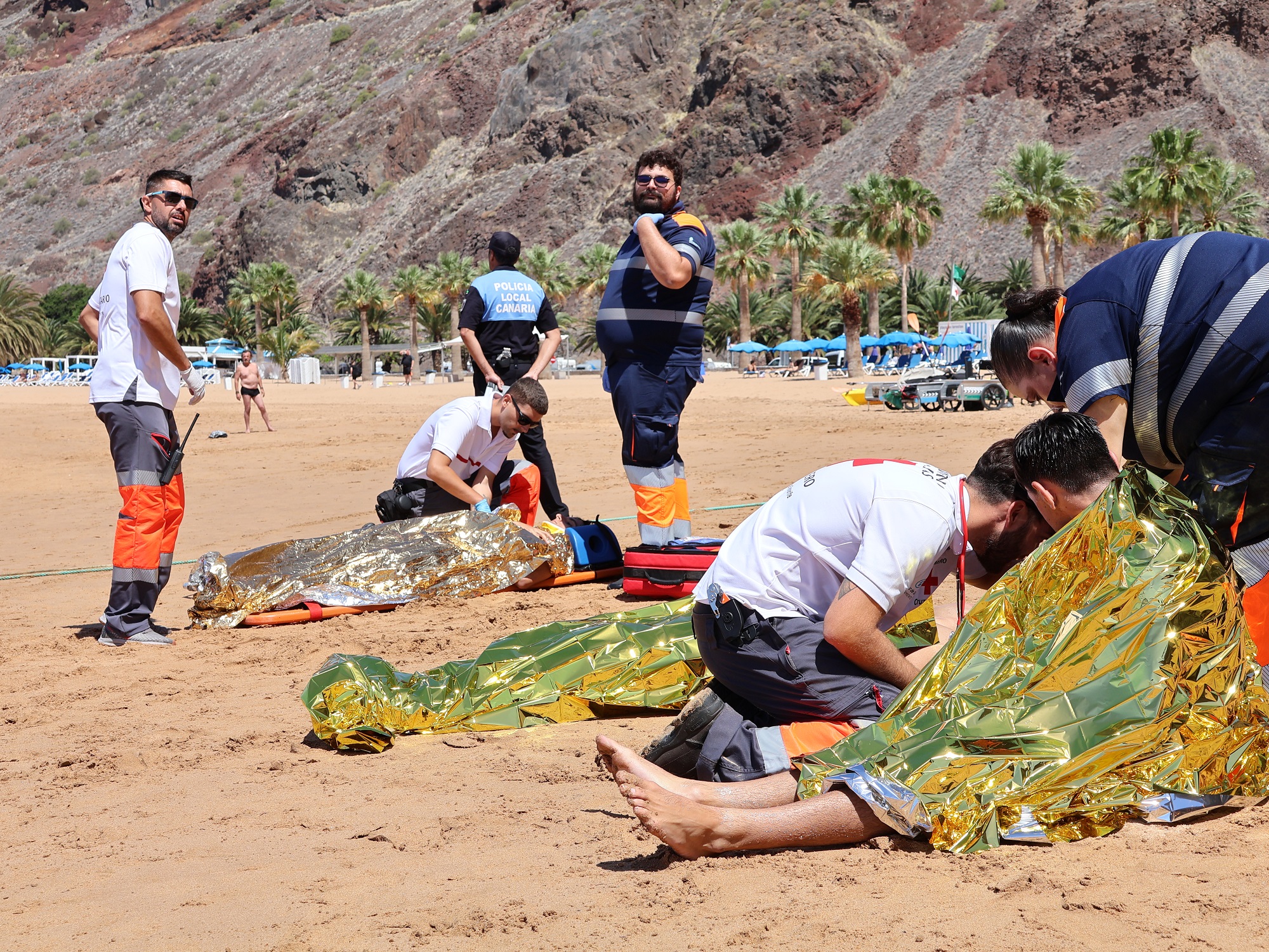 Astonishing Lifesaving Demonstration That Stunned Beach-Goers