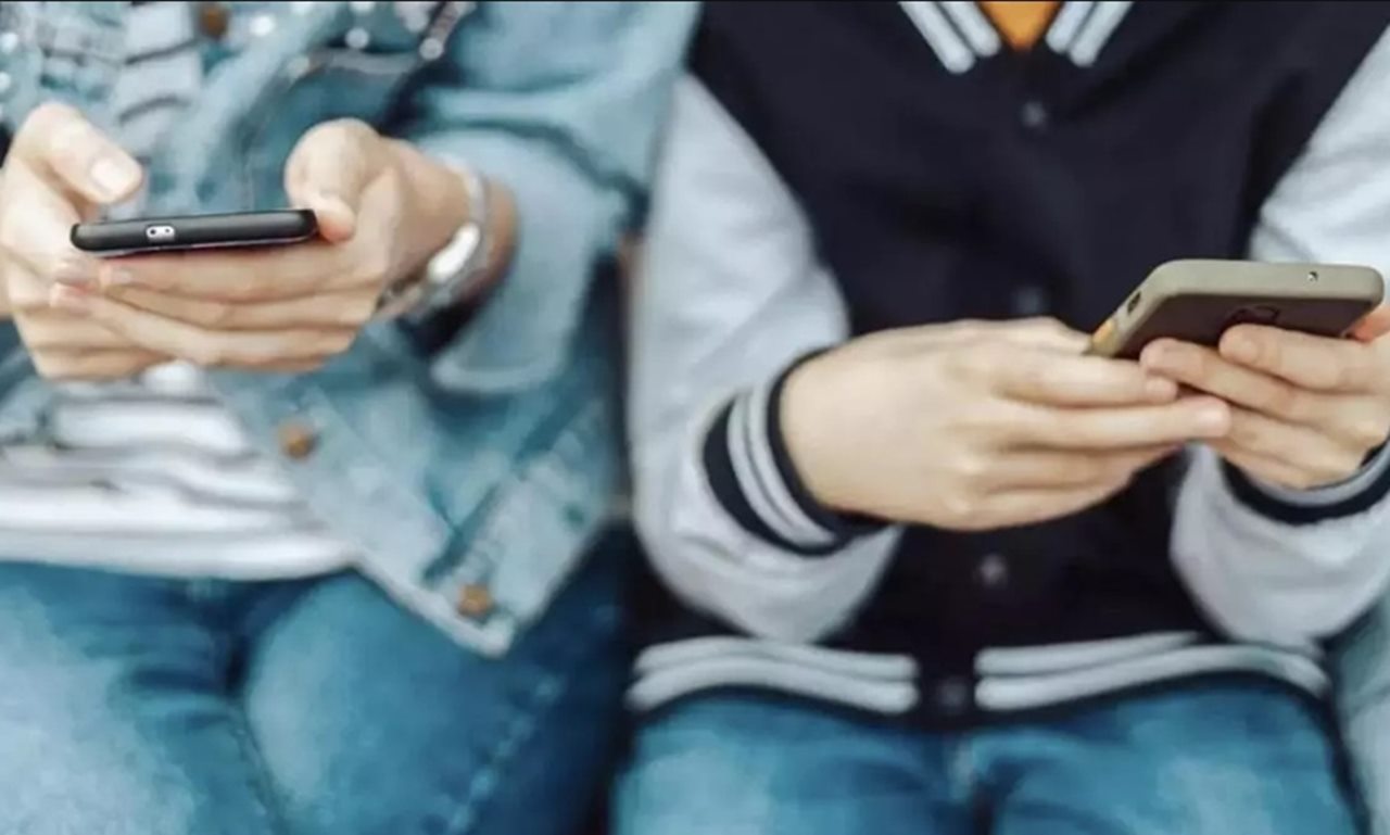 El alumnado canario pasa más tiempo en las redes y con videojuegos. EP