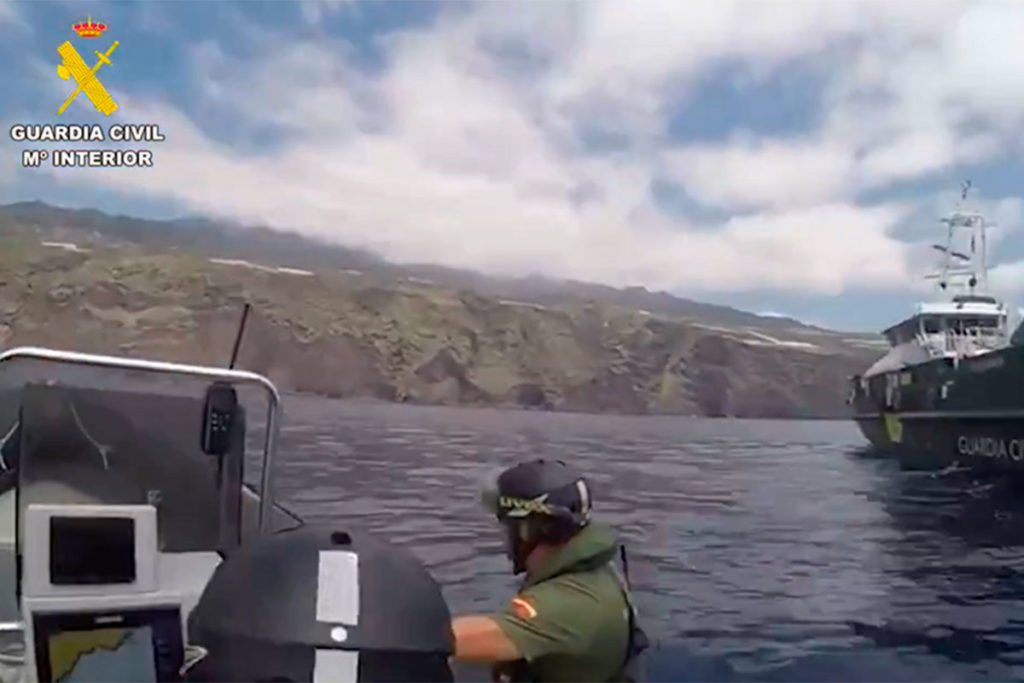 Retiran del mar 400 metros de redes ilegales en La Palma con 17 kilos de pescado