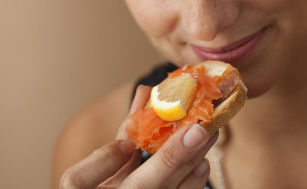 Alerta por presencia de listeria en salmón ahumado procedente de España