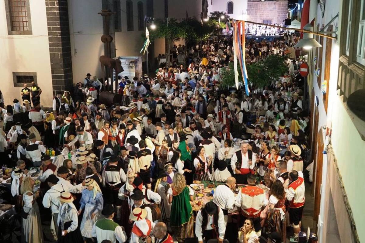 El Ayuntamiento de La Laguna estudia ampliar el número de mesas para el Baile de Magos de San Benito