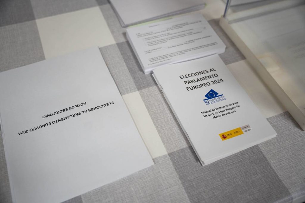 Total normalidad en el arranque de la jornada electoral europea en Canarias
