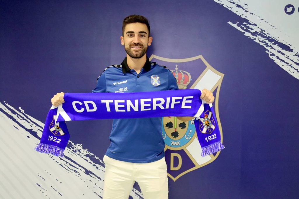 José León renueva en el CD Tenerife