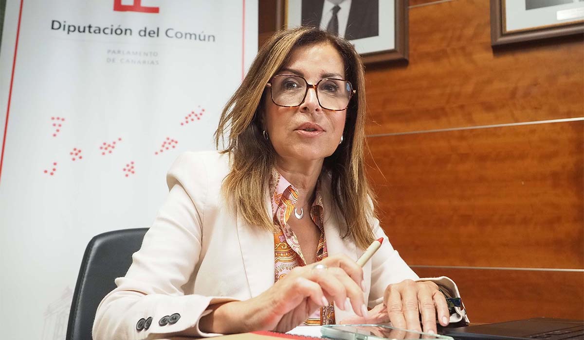 La diputada del común denuncia que en Canarias los extutelados se quedan en la calle