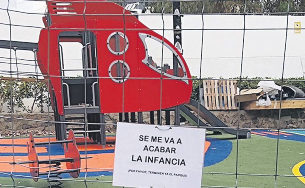 El ingenioso mensaje para reivindicar la apertura de un parque infantil en Santa Cruz