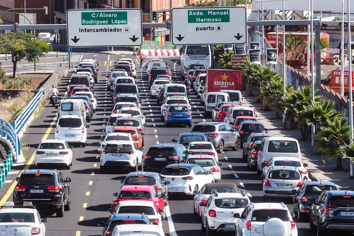 Preocupación en Santa Cruz de Tenerife: más de 75.000 vehículos en la provincia podrían estar circulando sin un importante requisito