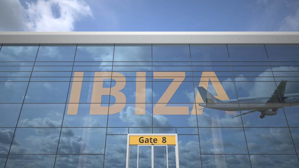 En estado crítico una mujer que se ha autoacuchillado en el aeropuerto de Ibiza
