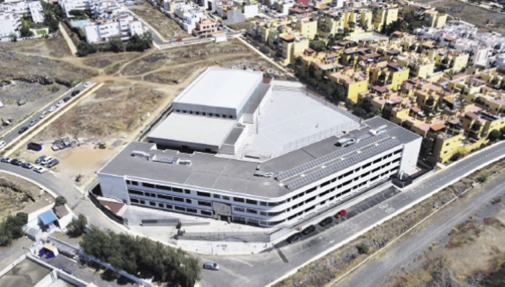 Vista aérea del Instituto de Parque La Reina, último centro construido en el Sur, que ha sustituido a los ‘barracones’ de Guaza.