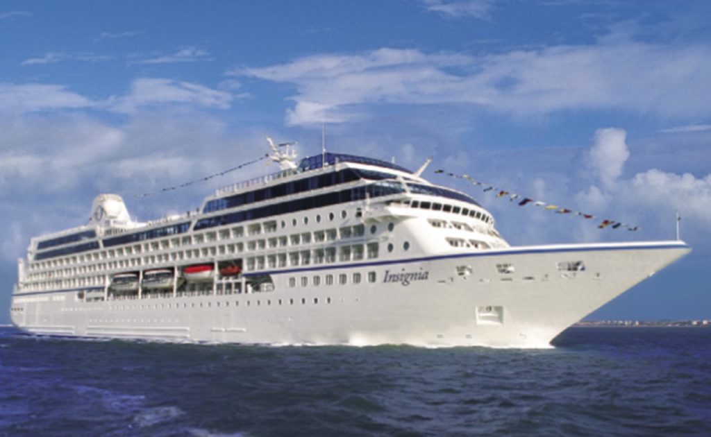 Un crucero rescata a 68 migrantes con cinco cadáveres a bordo al sur de Tenerife