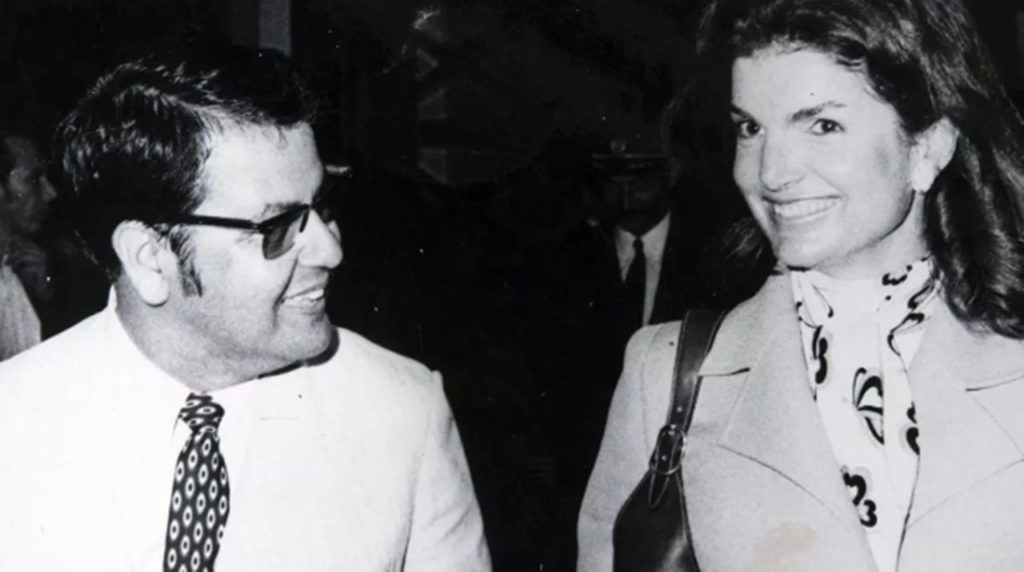 Pedro González-Sosa con Jacqueline K. Onassis en 1964, en Las Palmas de Gran Canaria. Archivos de la FEDAC / Colección Pedro González-Sosa