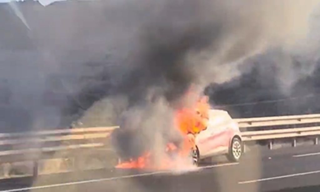 Arde un coche plena TF-1