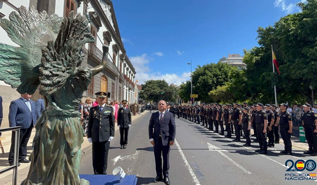 Homenaje a los policías víctimas del terrorismo en Santa Cruz de Tenerife